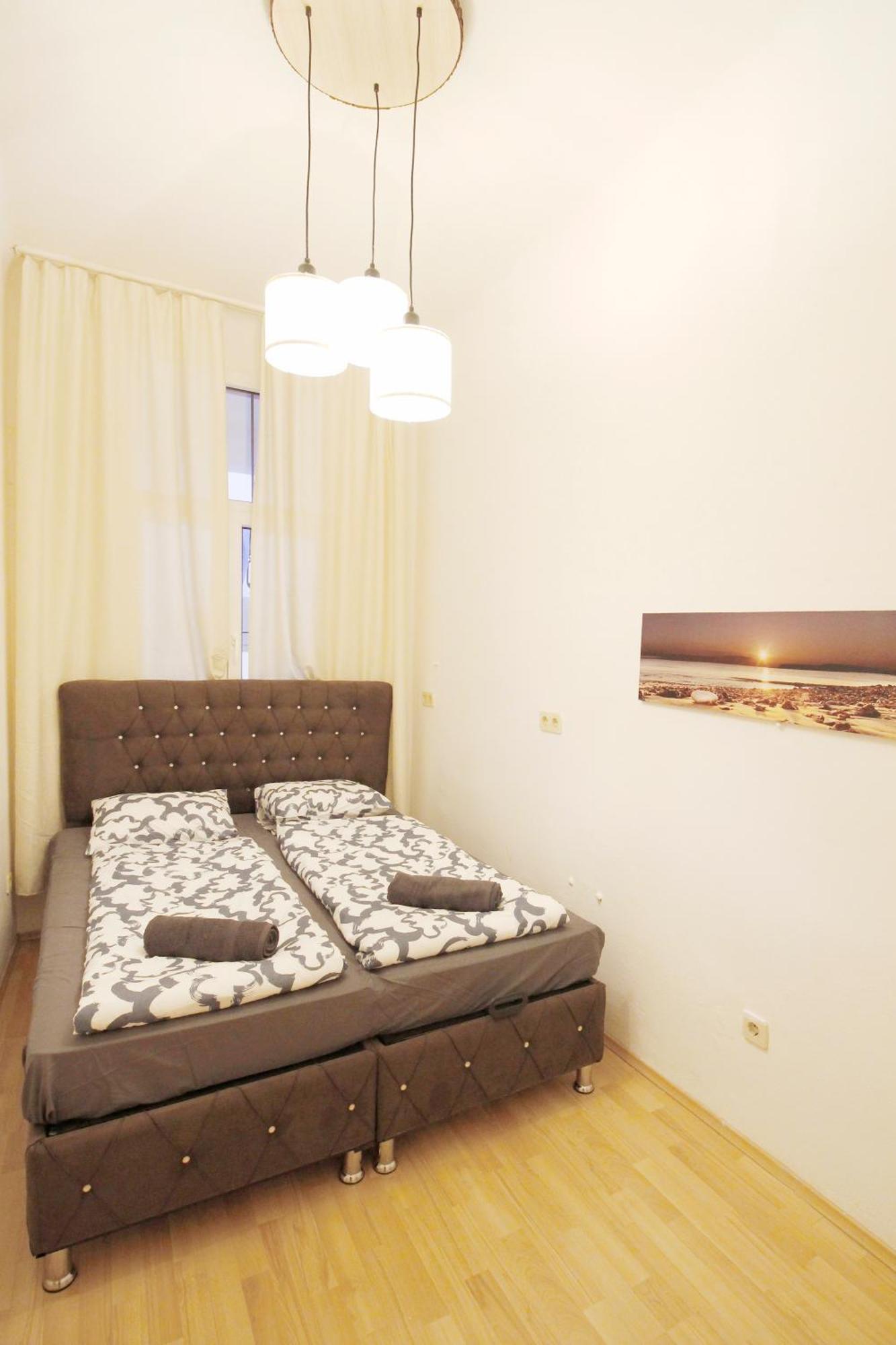 Comfortable Near Schonbrunn Palace Homestay Vienna