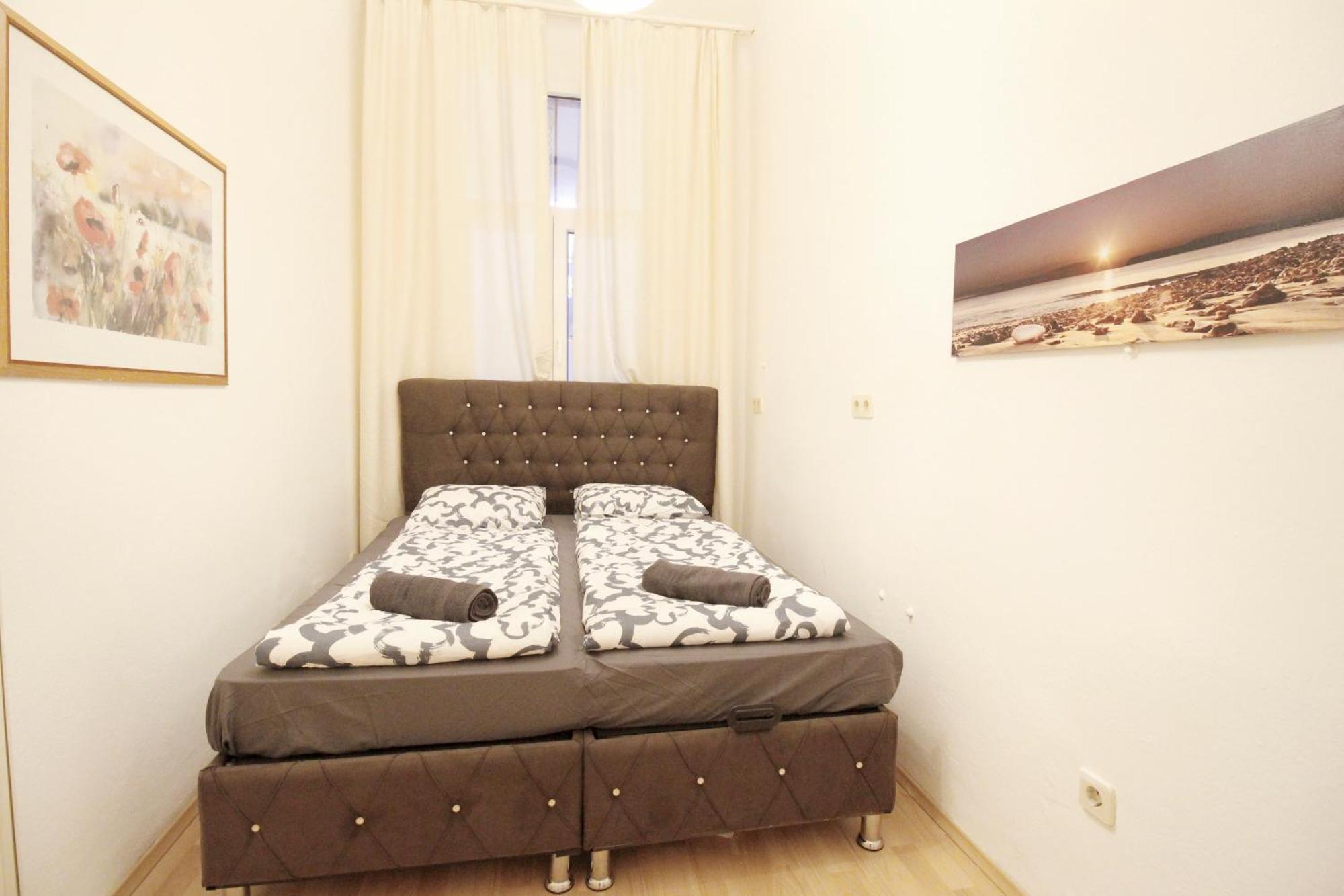 Comfortable Near Schonbrunn Palace Homestay