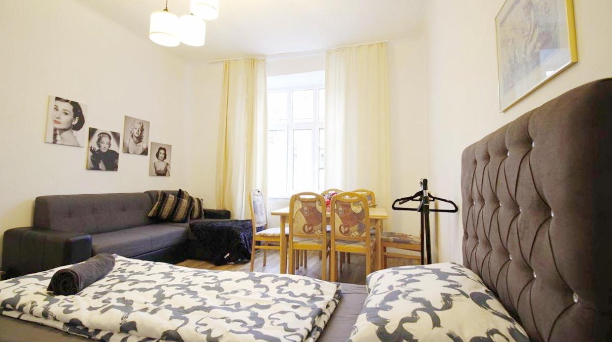 Comfortable Near Schonbrunn Palace Homestay